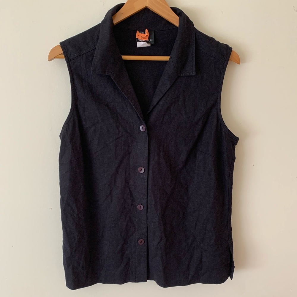 Vantage Elegant Black Sleeveless Button-Down Shirt